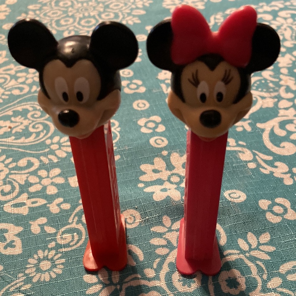 ⚡️ Mickey and Minnie Pez dispensers